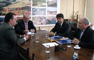 Ministro do Planejamento recebe dirigentes associativos em seu gabinete